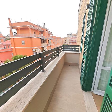 Appartement Attico Urbano Terrazza Su Roma Metro A Cornelia Extérieur photo