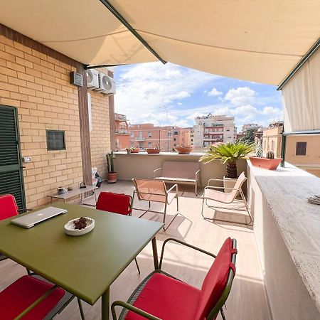 Appartement Attico Urbano Terrazza Su Roma Metro A Cornelia Extérieur photo